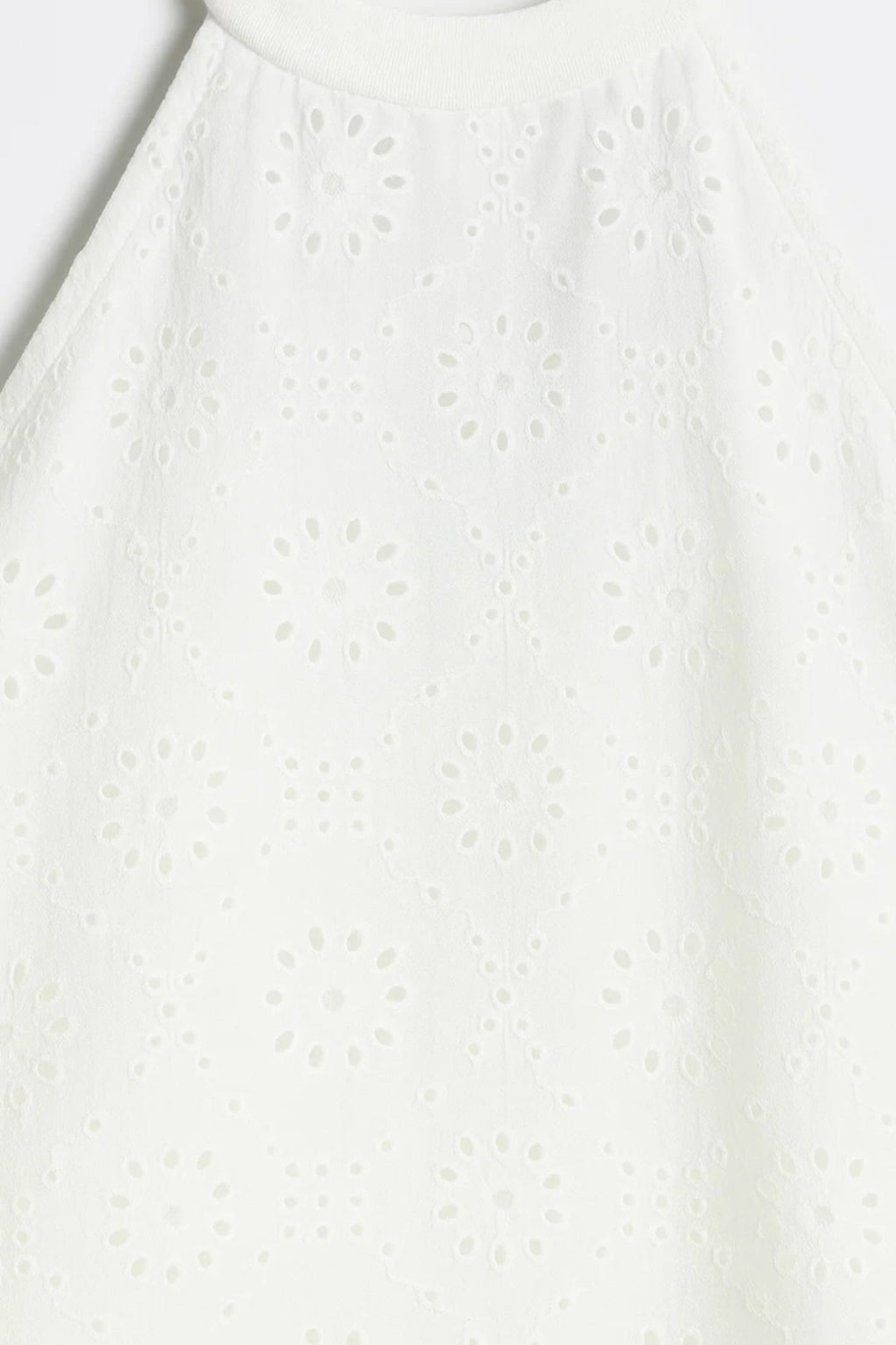 Wit jurkje met broderie anglaise | Uitlopend model | Hoge hals