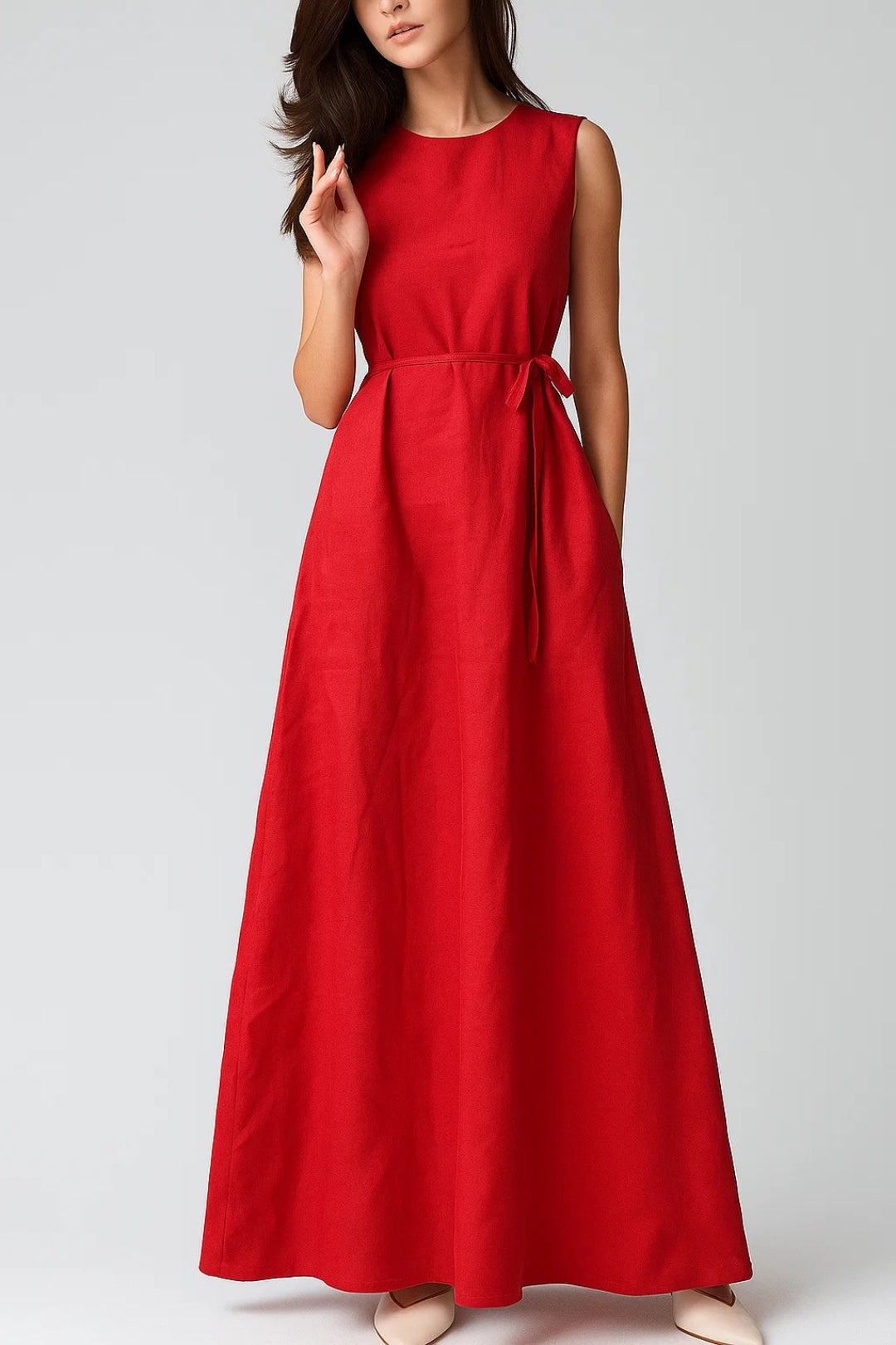 Lange mouwloze jurk met smalle ceintuur