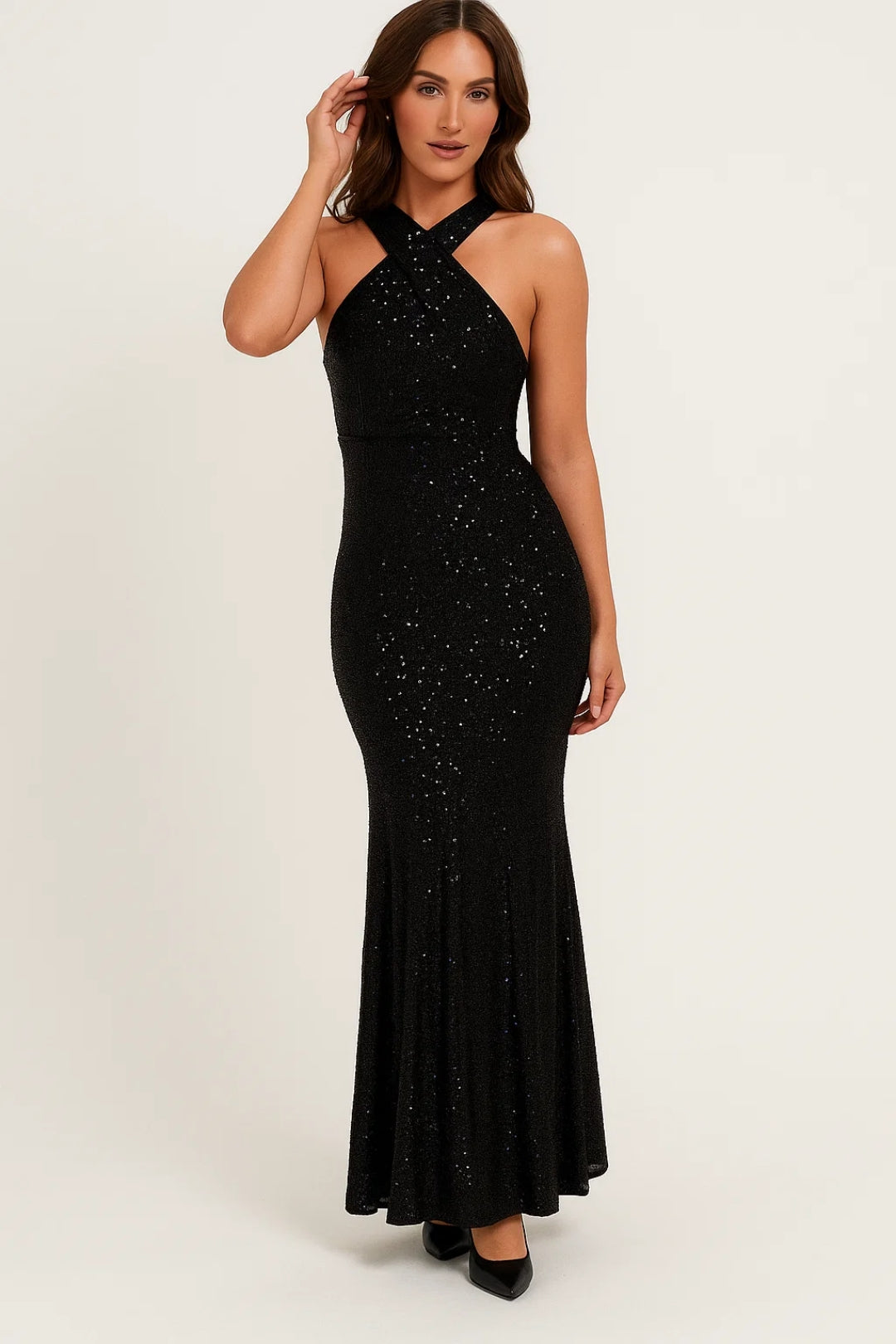 Lange glinsterende jurk met gekruiste rughalslijn
