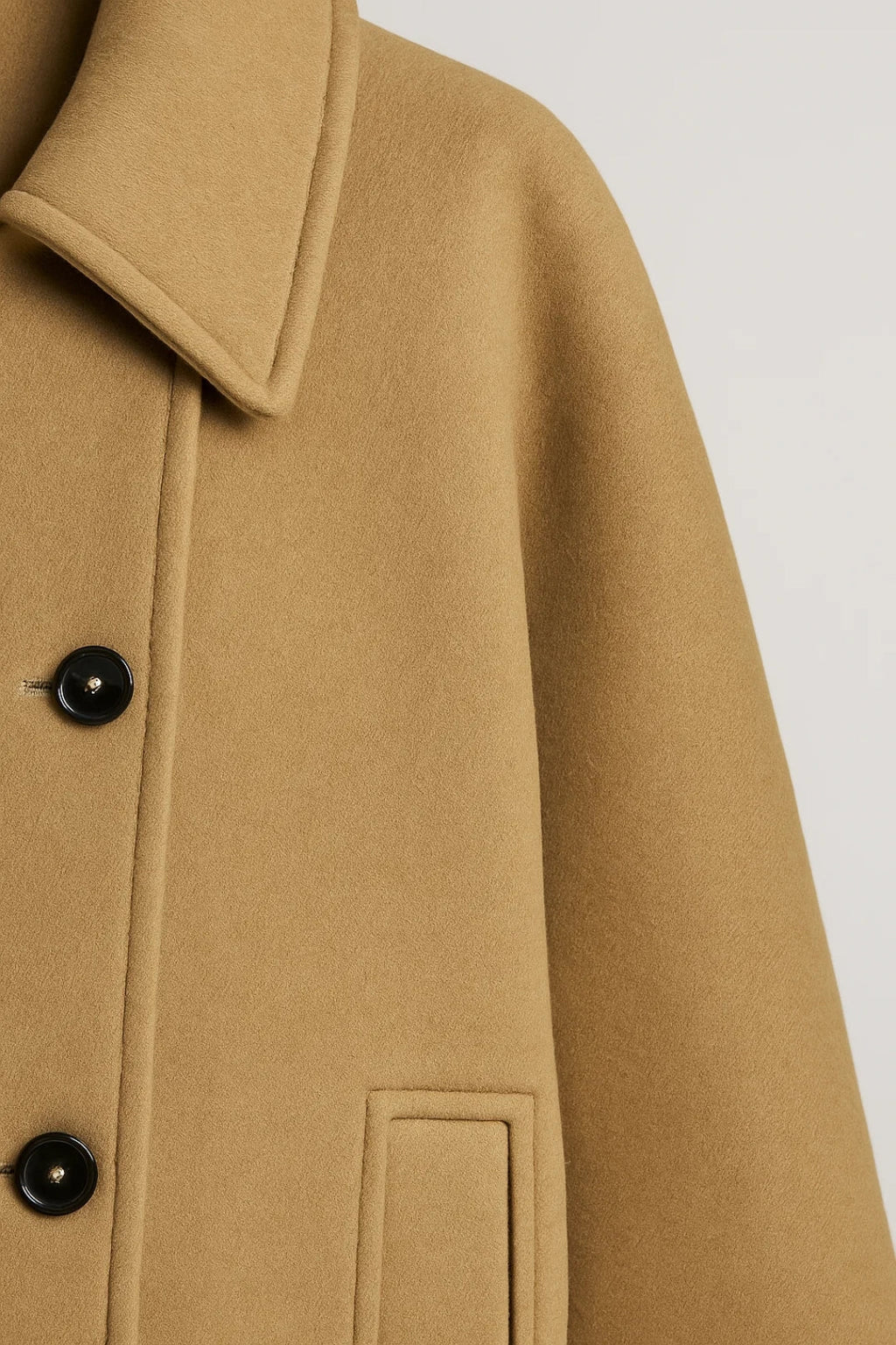 Damesjas met Grote Kraag en Knoopsluiting