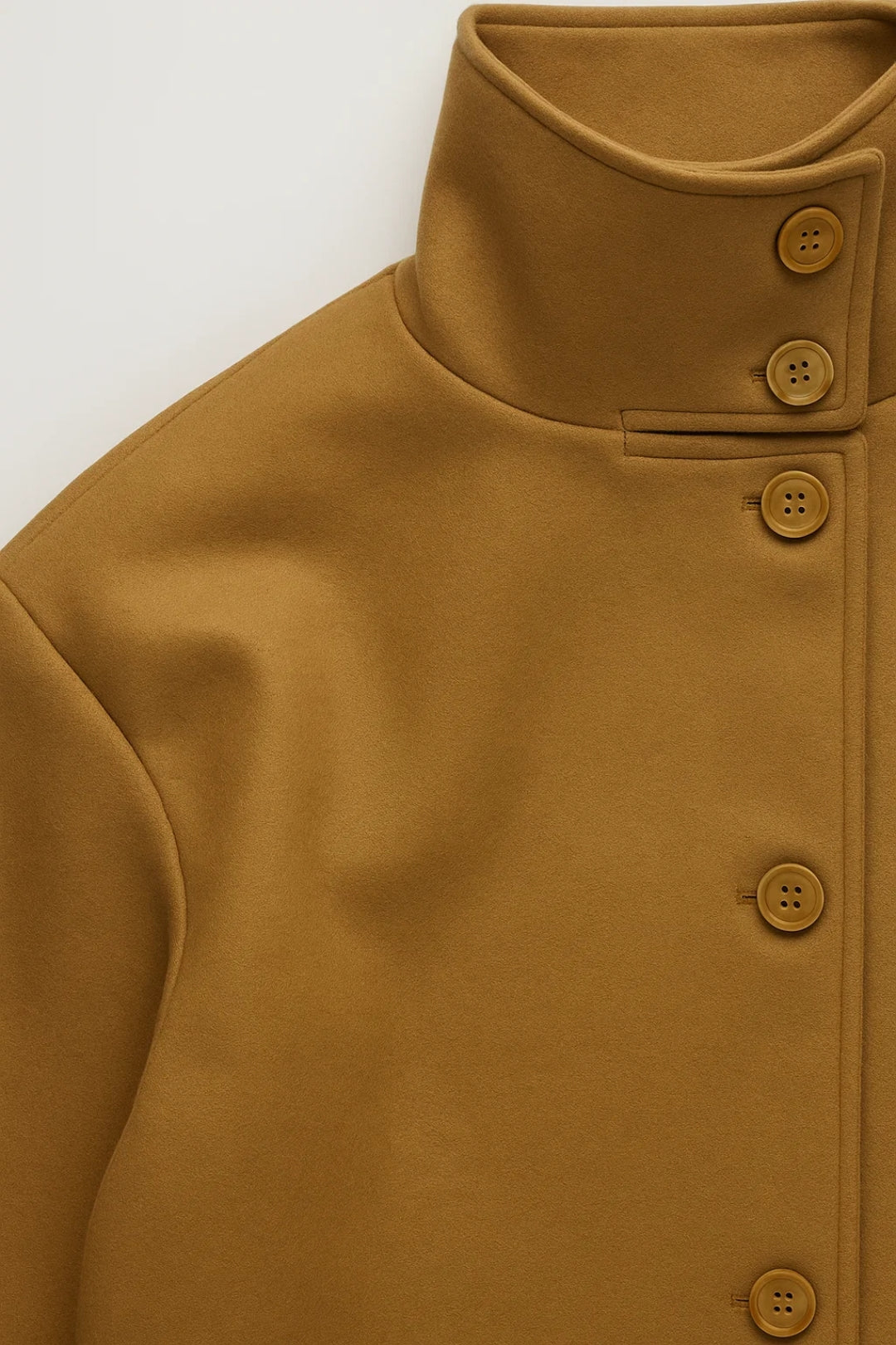 Damesjas met Hoge Kraag en Knoopsluiting