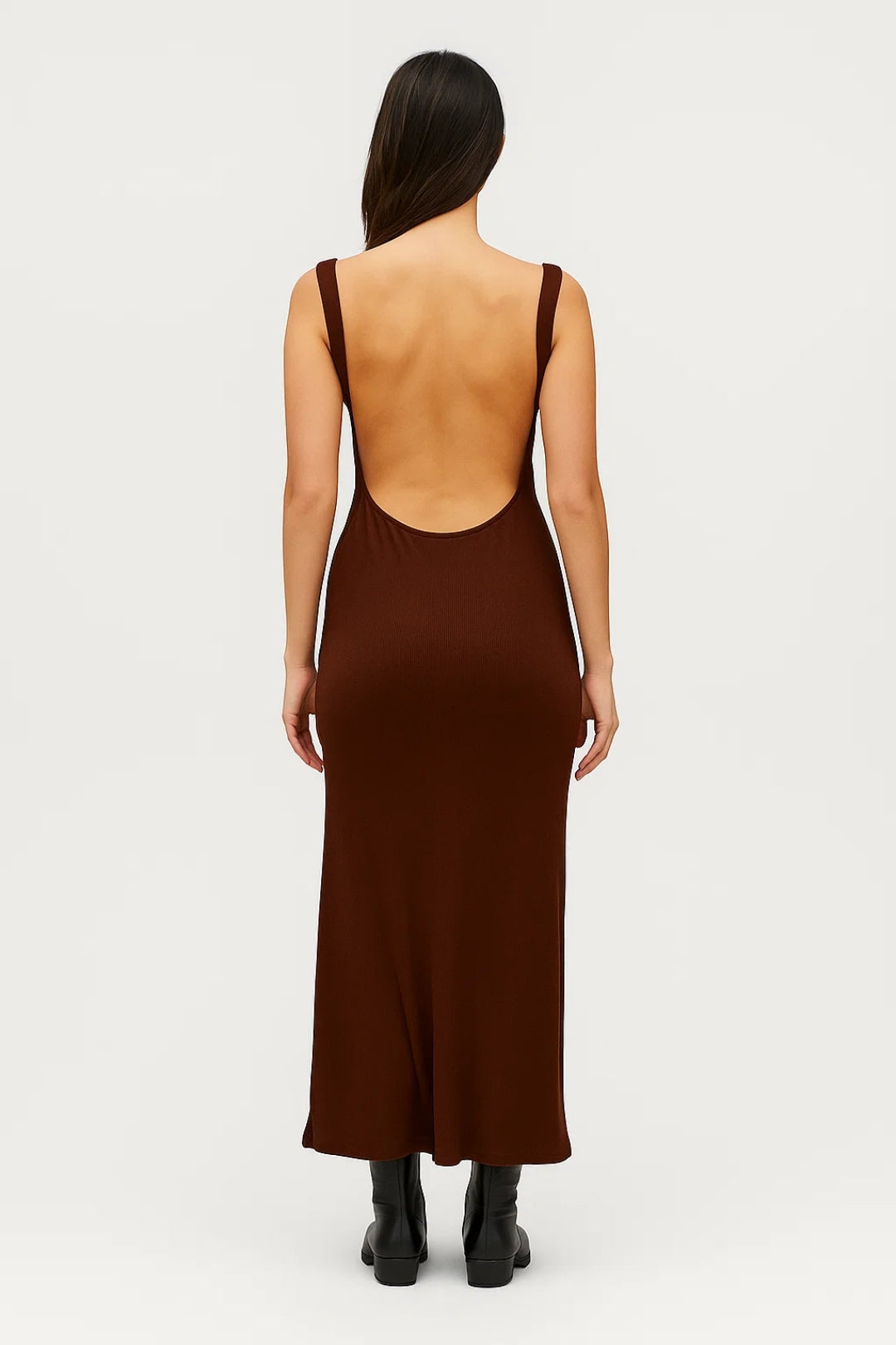 Lange bruine jurk met diepe rugdecolleté