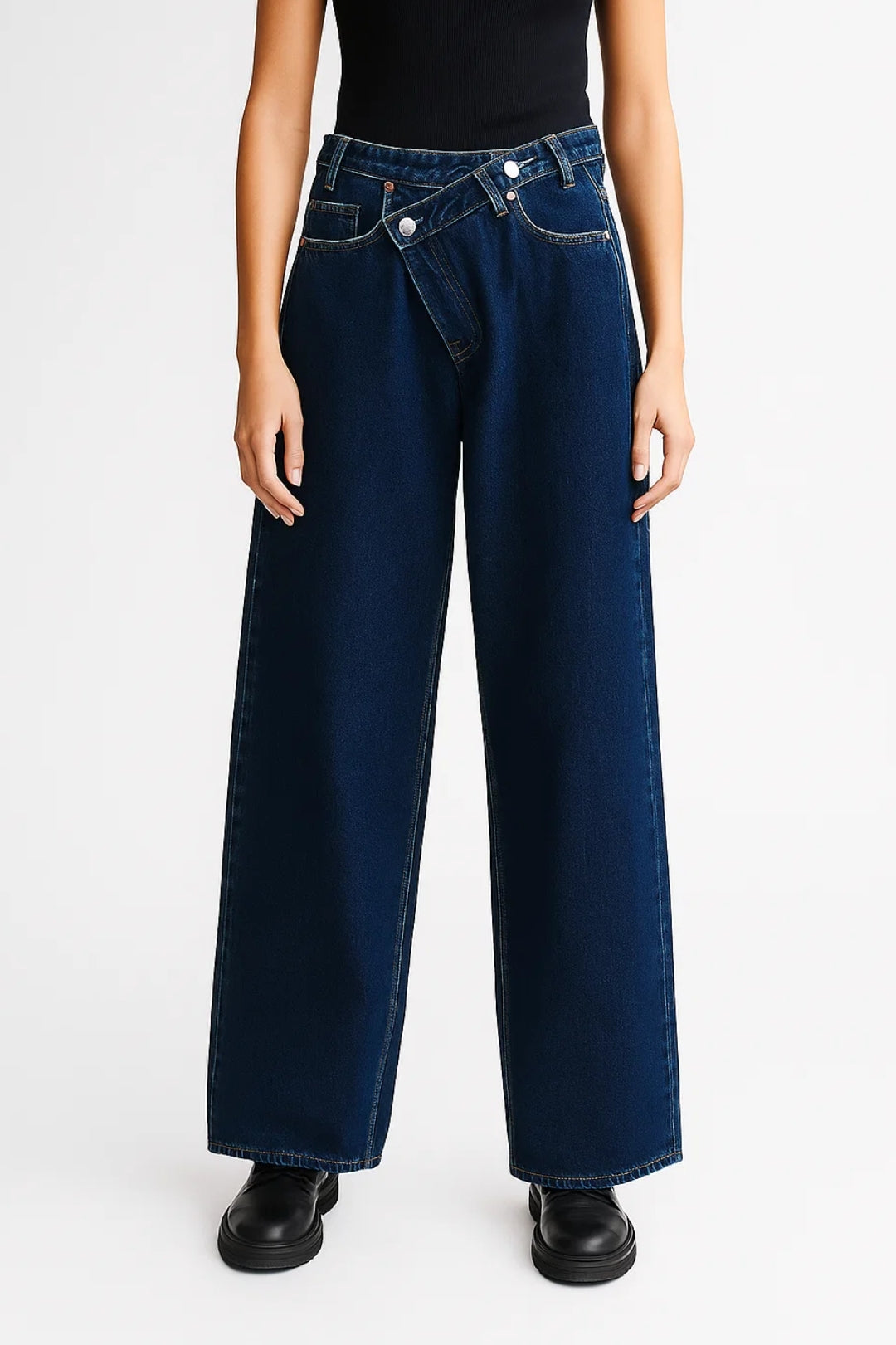 Jeans met wijde pijpen en asymmetrische sluiting